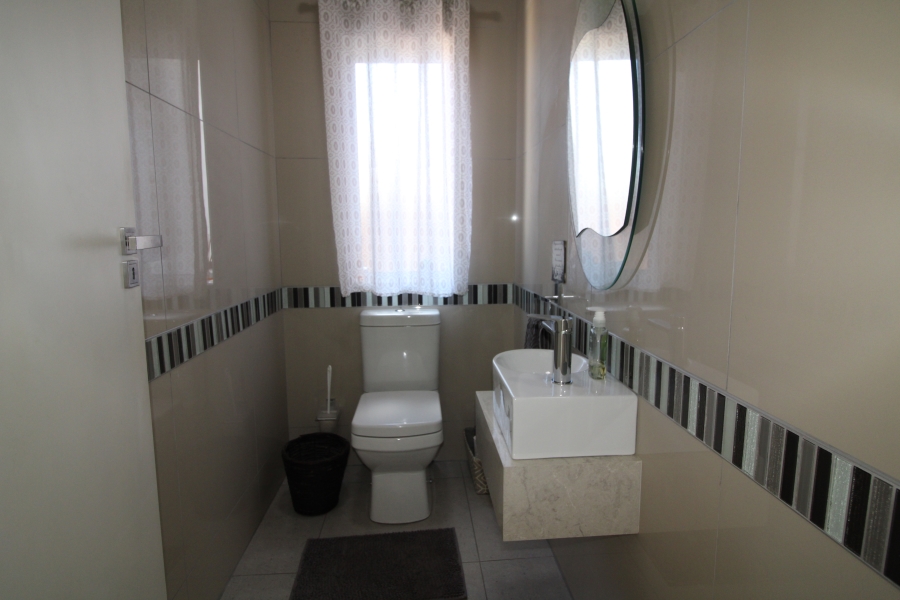 5 Bedroom Property for Sale in Kingswood Golf Estate Western Cape